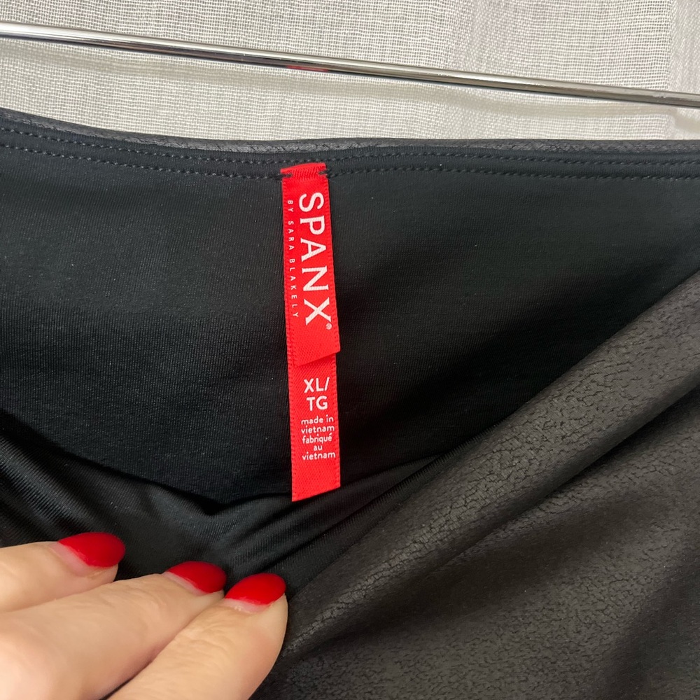 SPANX Jet Black Body-Curved Leggings women’s XL faux-leather look